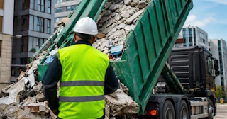 Вывоз строительного мусора в Ржеве: услуги лицензированной компании — ПроМусор
